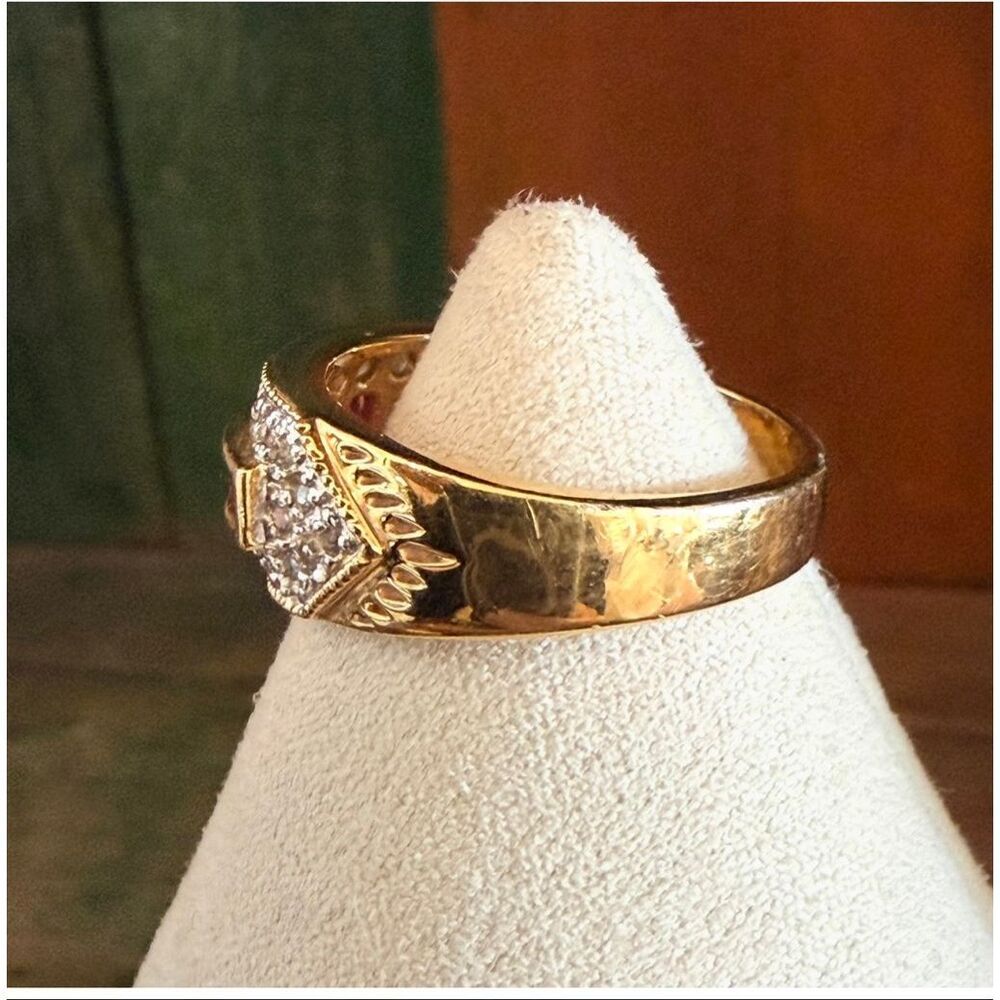 Statement Ring with pink Channel-Set Stones - Picture 7 of 11